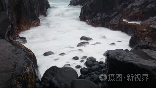 波浪对岩石梦幻海景视频