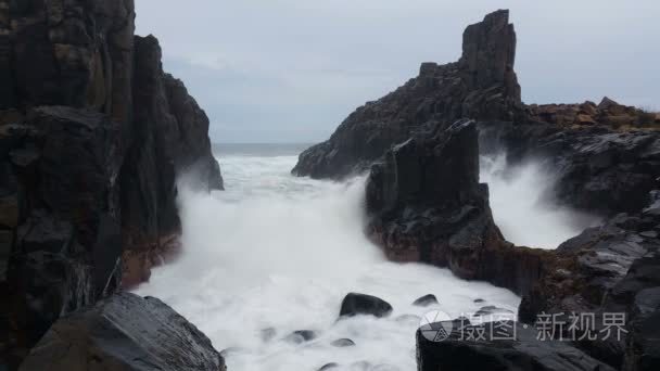 穆迪 (moody) 海上风浪对岩石海景