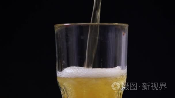 在一杯鲜啤酒视频