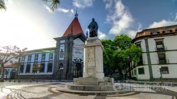 A statue of Zarco stands on the Avenida Arriaga timelapse hyperl