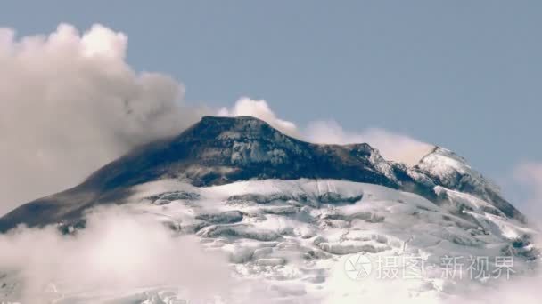 科托帕希火山火山口喷发期间视频