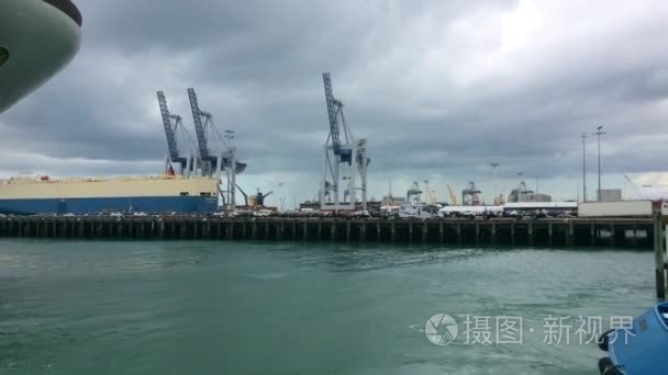 拖船泊在港口的奥克兰新西兰视频
