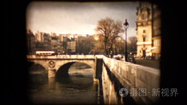历史素材的在巴黎塞纳河上的桥视频