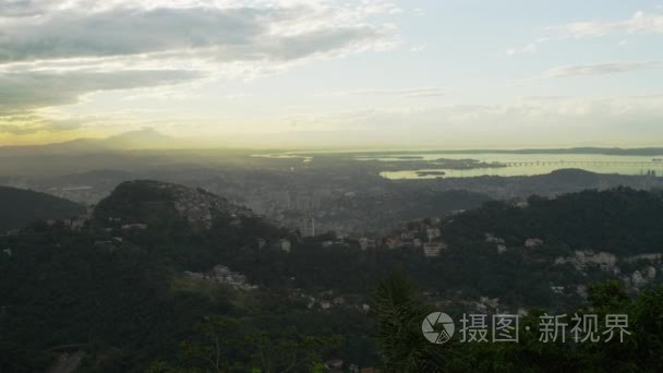在里约热内卢夕阳下的小山视频