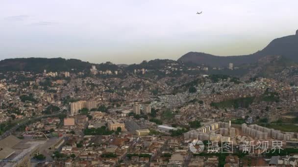 飞机和在里约热内卢城市景观视频