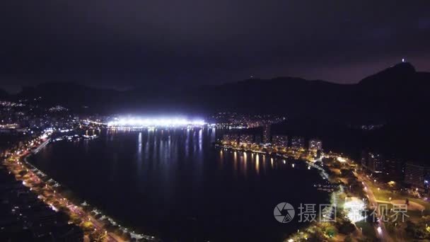 在晚上的里约热内卢城市景观视频