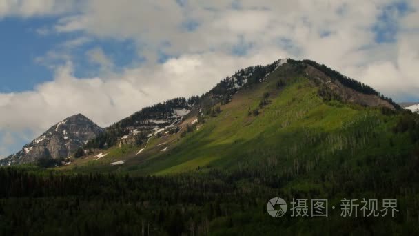 与雪补丁之际绿化山顶视频