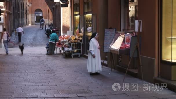 步行街市场在博洛尼亚的尼姑视频