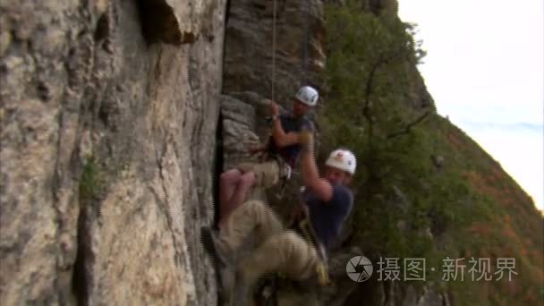 登山摆动在相机视频