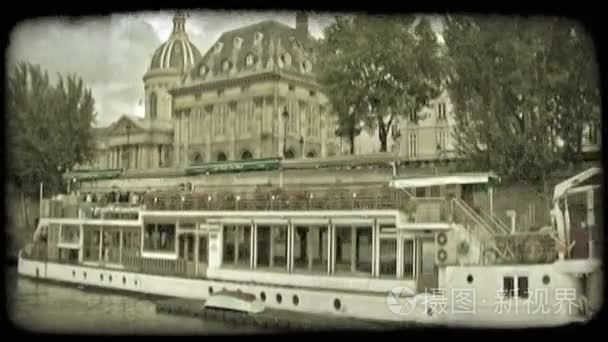 船上的巴黎。复古风格化视频剪辑