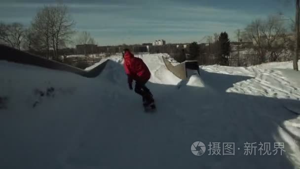 滑雪板跳跃慢动作视频