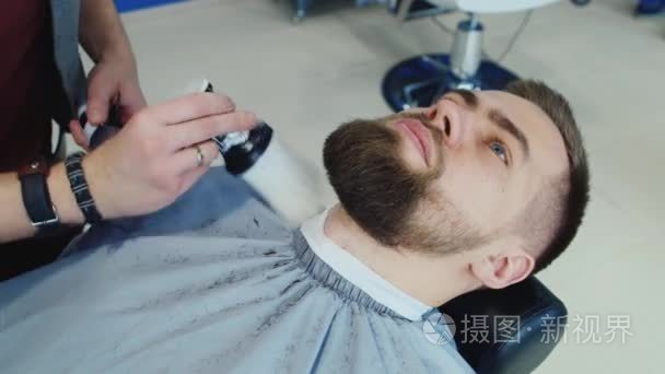 Corrects the shape of a beard at the hairdresser