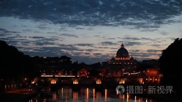在日落时的梵蒂冈城的圣彼得视频