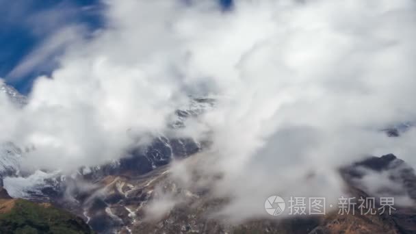 穿越喜马拉雅山顶的云视频