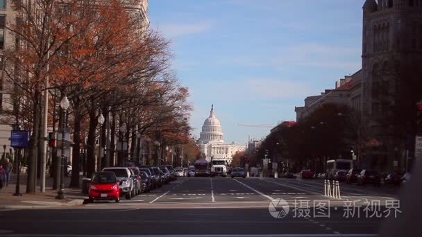 繁忙的马路，在我们的国会大厦前