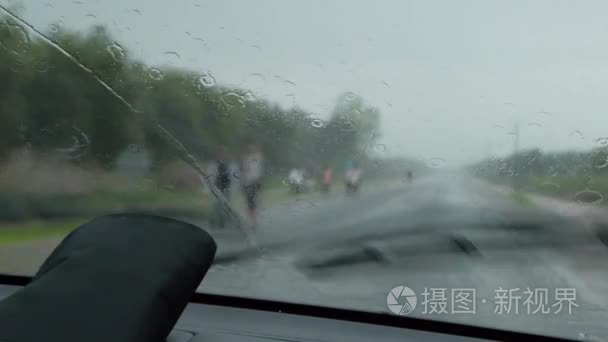 汽车刮水器删除在汽车的雨