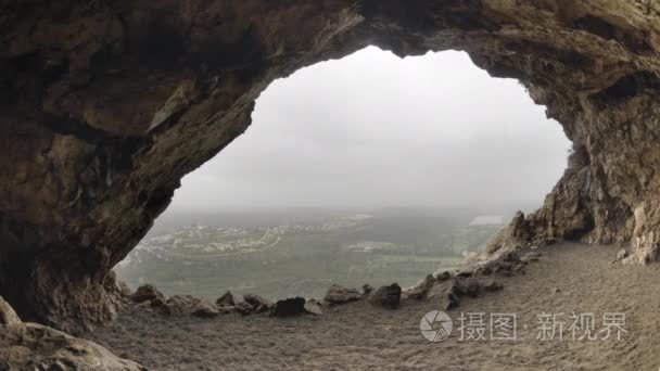 从一个山洞里以色列望视频