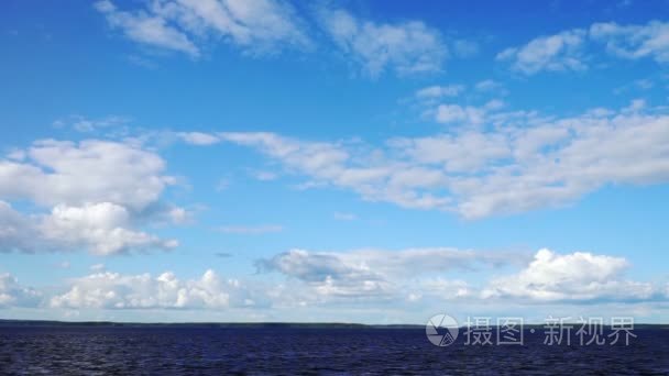 蓝色的水到地平线美丽的海景视频