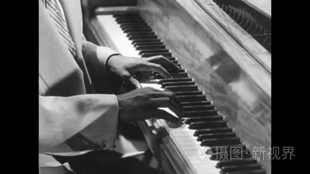 爵士乐音乐家弹钢琴视频