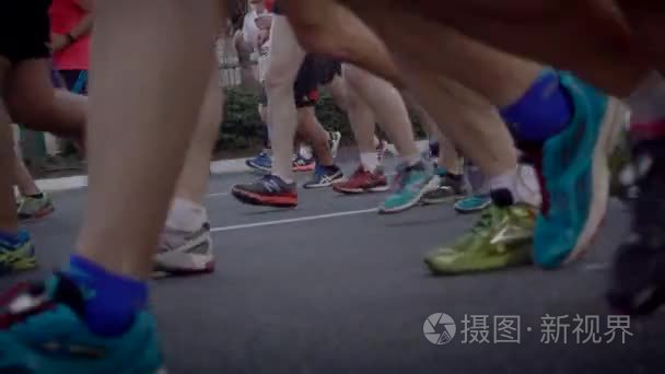 马拉松运动员的腿视频