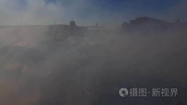 大堆的垃圾焚烧污染大气视频