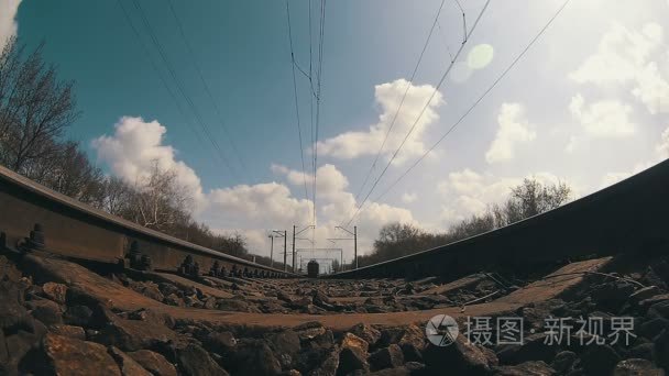 火车在轨道上视频