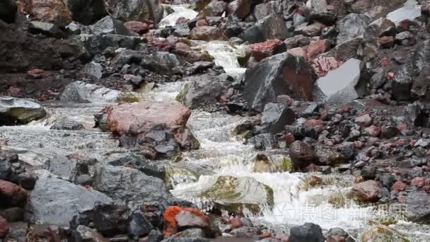 矿物质水河视频