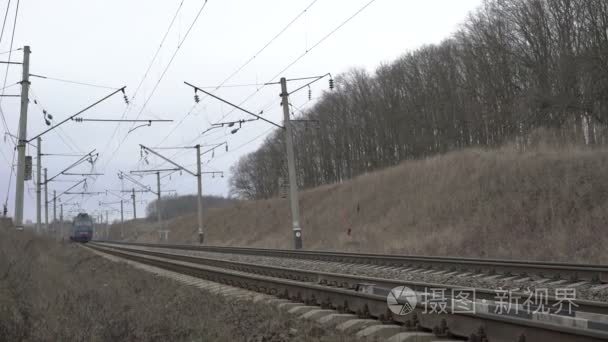 在乌克兰领域铁路列车。4 k