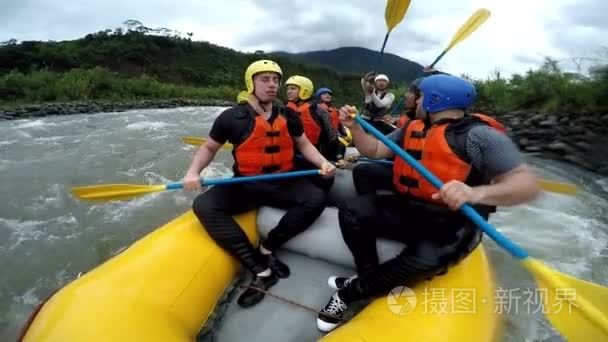 七人团队白色水漂流