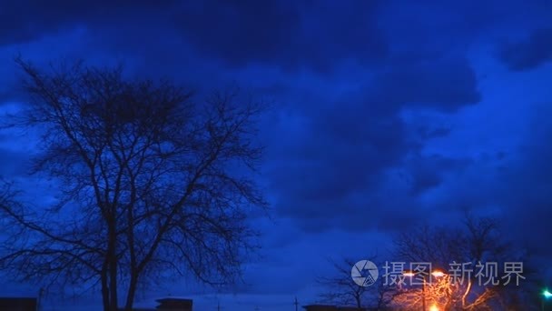 四月的雨雨雨的天空