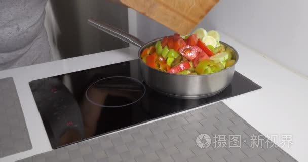 蒸煮炖蔬菜视频