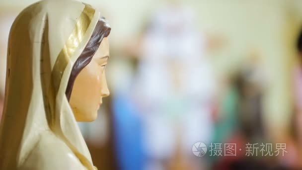 祷告的圣母玛利亚雕像视频