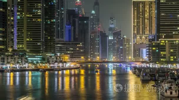 长廊，到了晚上，阿联酋迪拜码头过程运河