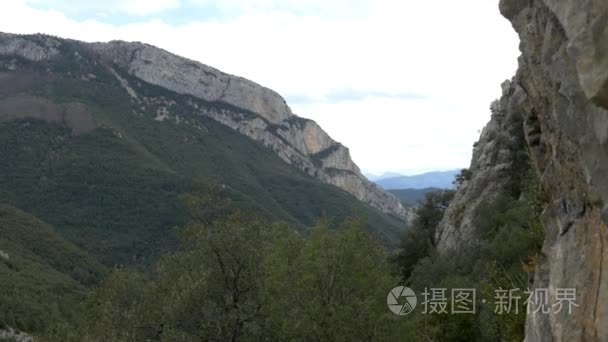 与绿色谷山风景