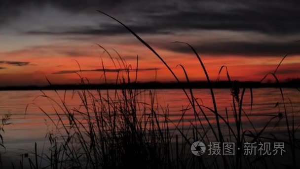 湖东岸的日落