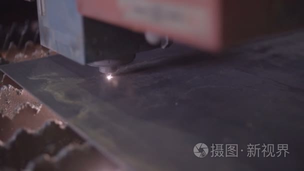 工业激光切割金属火花视频