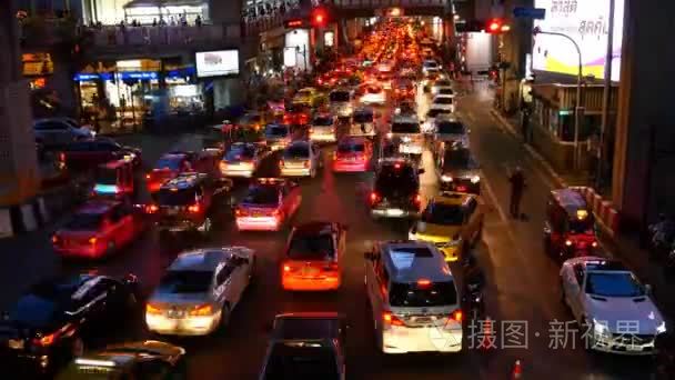 在城市中心的交通堵塞视频