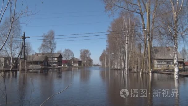 村庄在洪水期间视频