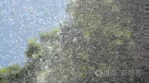 天空中滴水视频