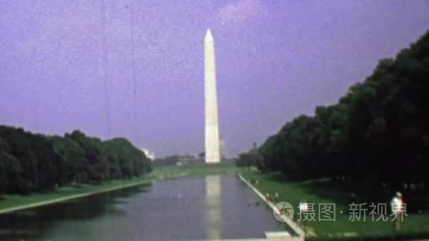 华盛顿国家纪念碑和反映池塘