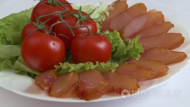 生牛肉片鸡肉和西红柿视频