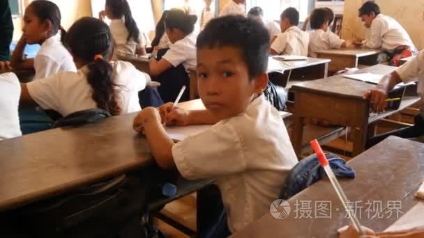 柬埔寨儿童在学校视频