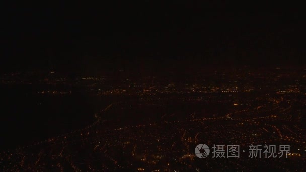 在城市上空的晚上时间灯视频