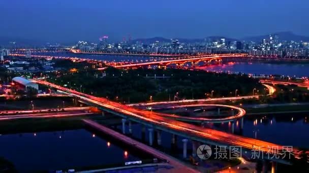 道路和桥梁在首尔的夜景视频