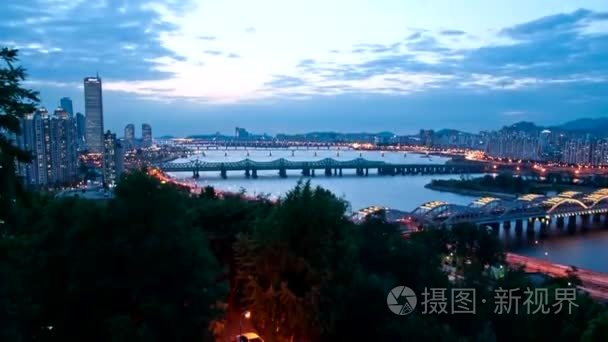 道路和桥梁在首尔的夜景视频