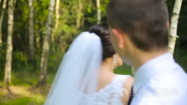 已婚的夫妇舞蹈室外视频