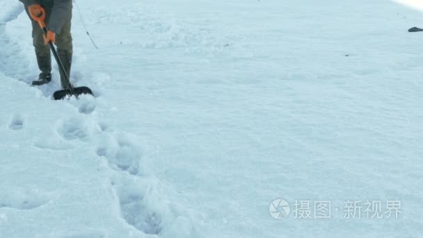 从路面人清洗雪视频