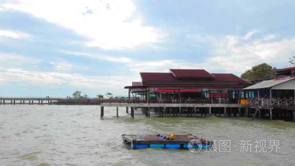 码头的不同建筑物的海视频