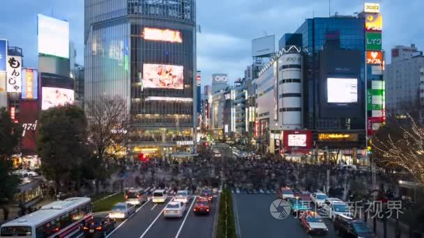 行人和交通跨涩谷十字路口视频