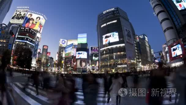 行人和交通跨涩谷十字路口视频